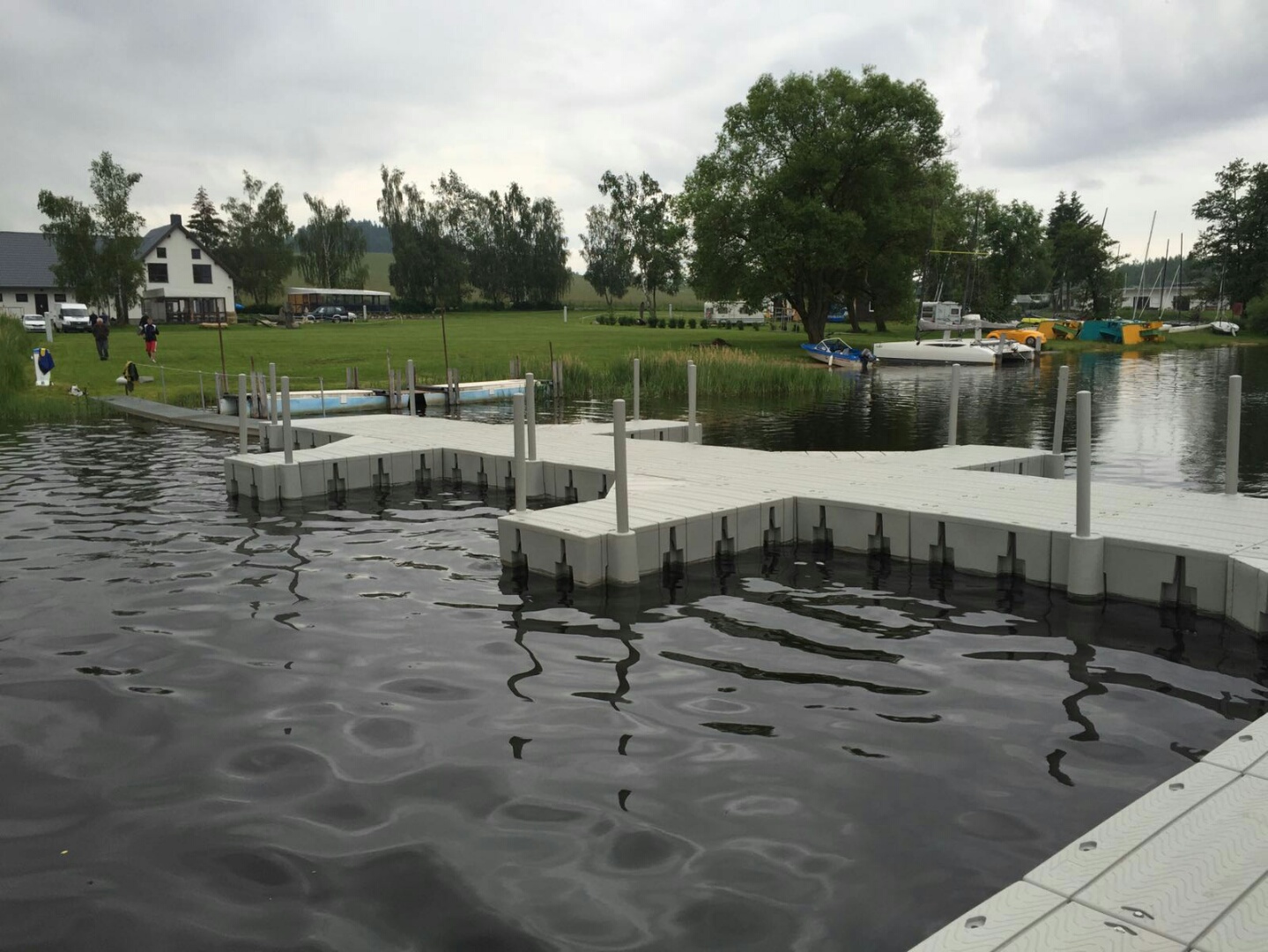 Floating docks 25 cm high with end connectors