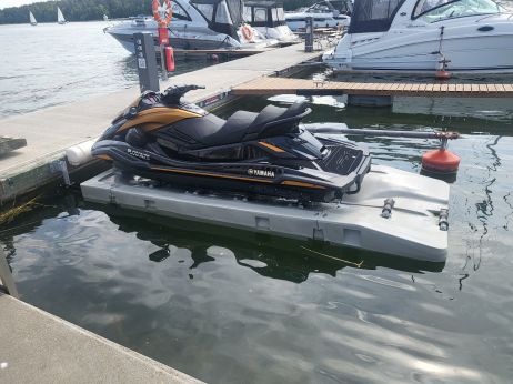 Piattaforma per moto d'acqua carrabile con kit connettore banchina