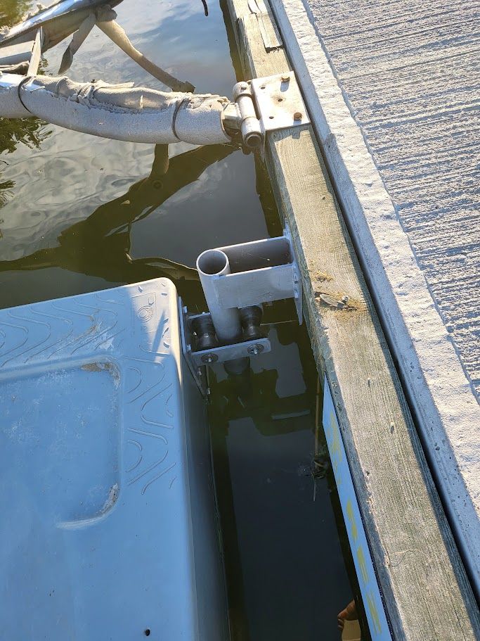 Piattaforma per moto d'acqua carrabile con kit connettore banchina